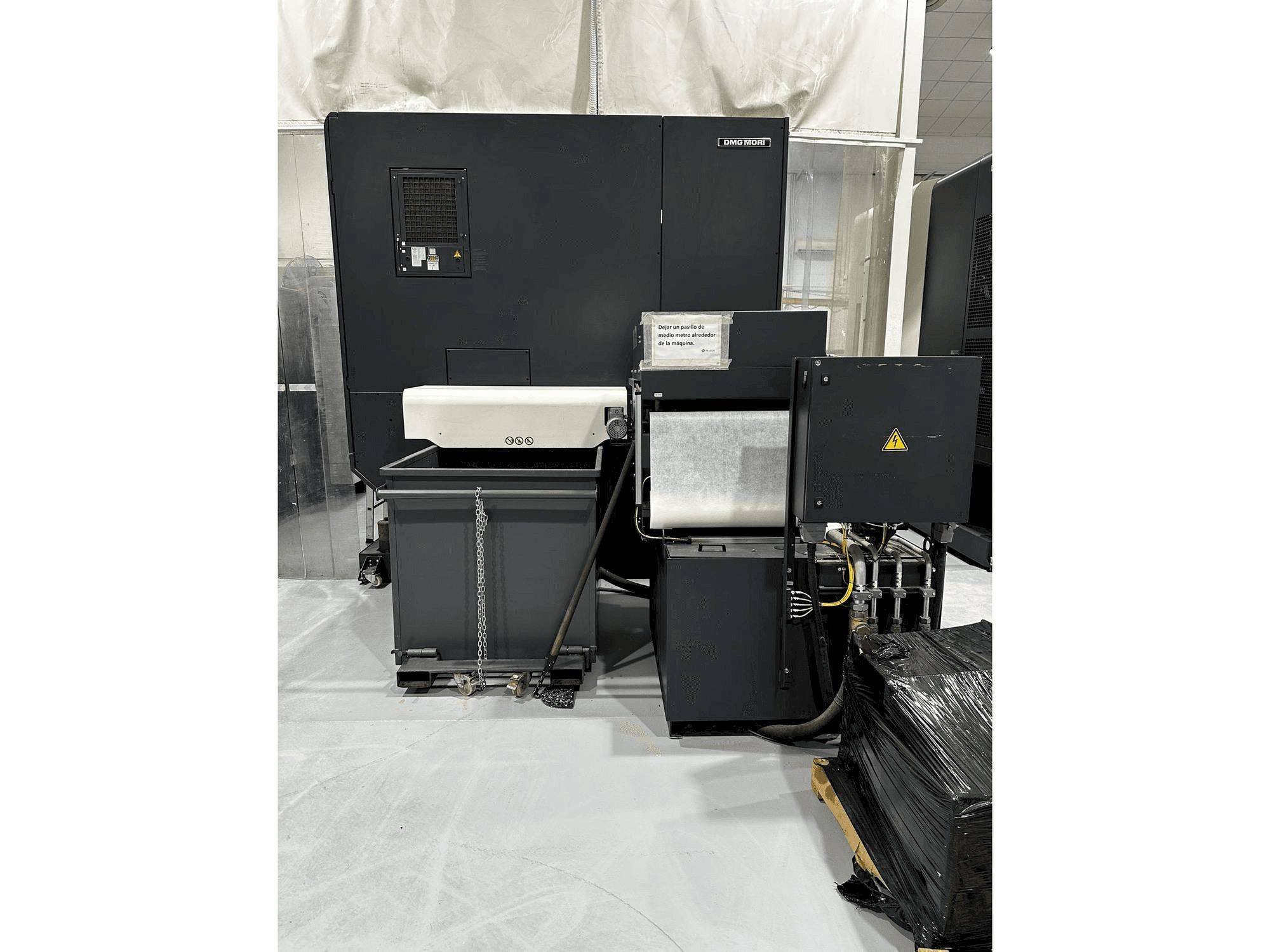 Back view of DMG MORI DMU 95 monoBLOCK machine