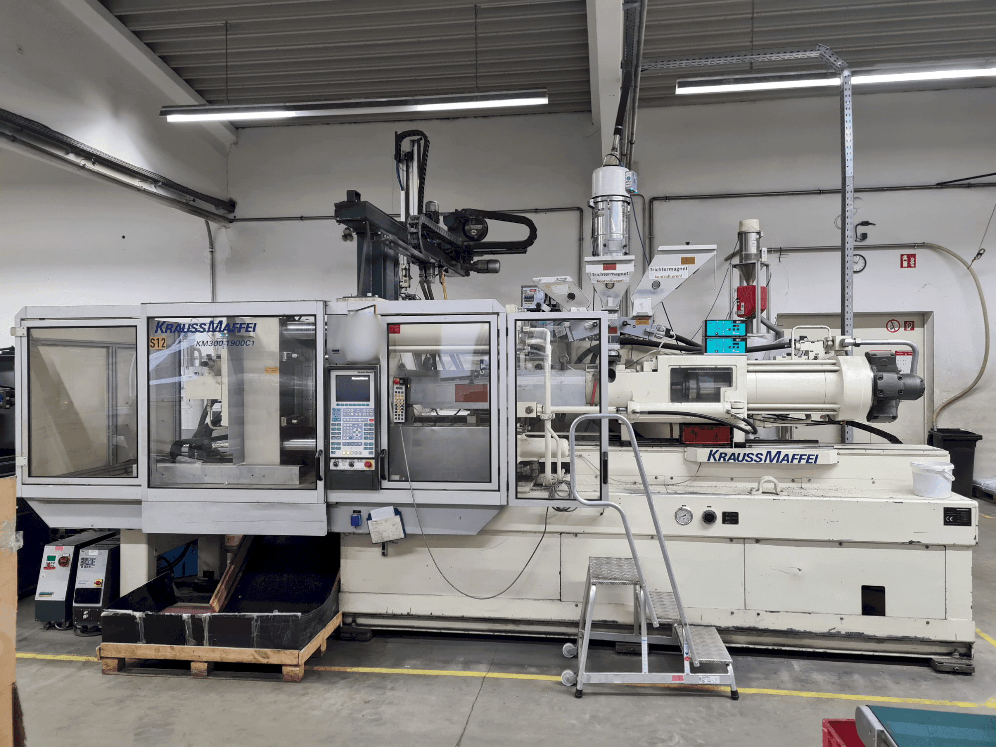 Front view of Krauss Maffei 300-1900 C1 machine