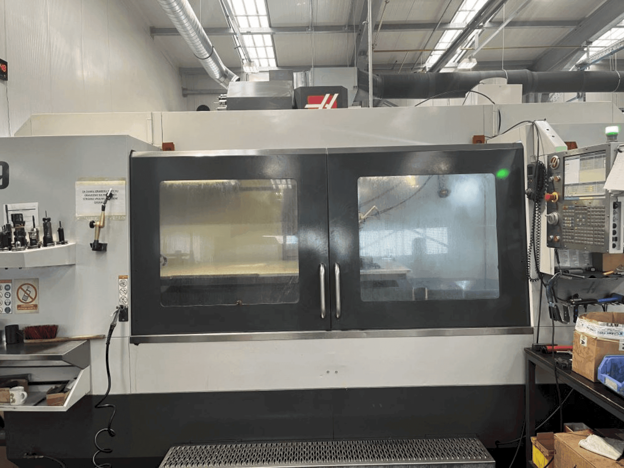 Front view of HAAS Vf- 9/40 machine