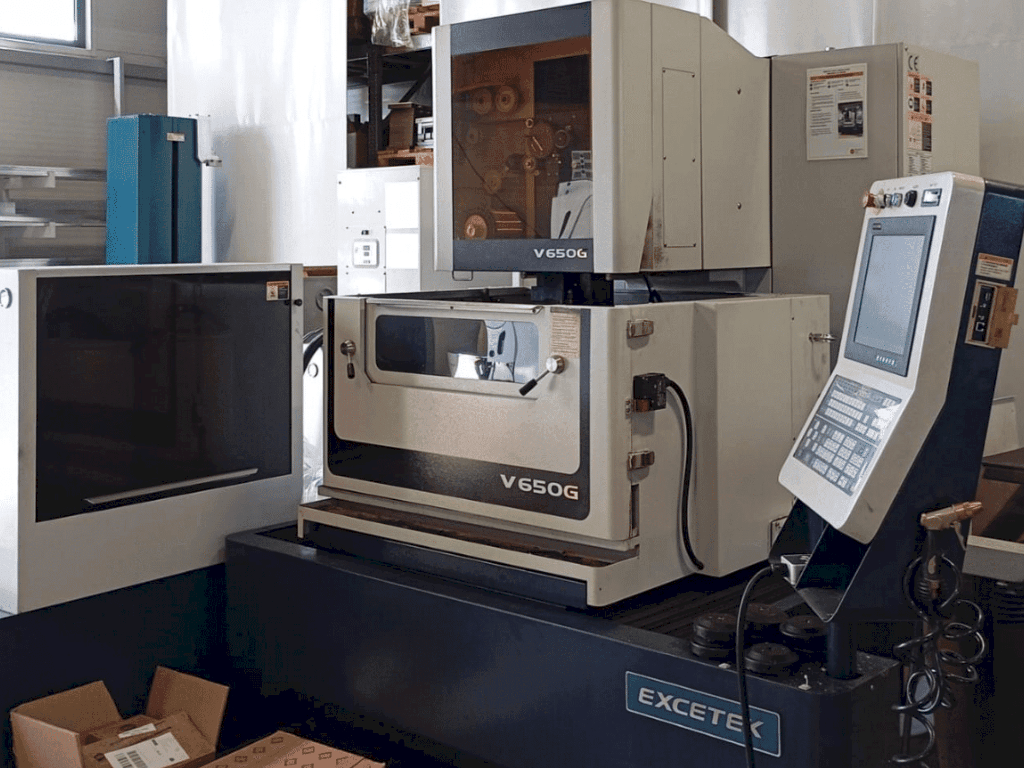 Front view of EXCETEK V 650 G machine