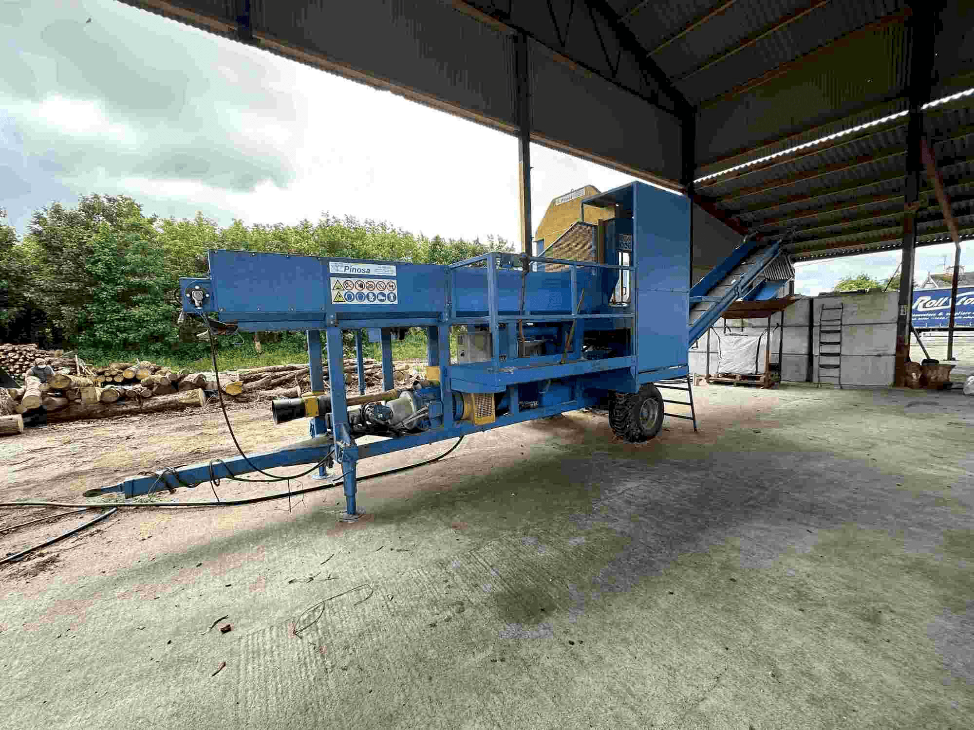 Front view of PINOSA CPE 1200 machine