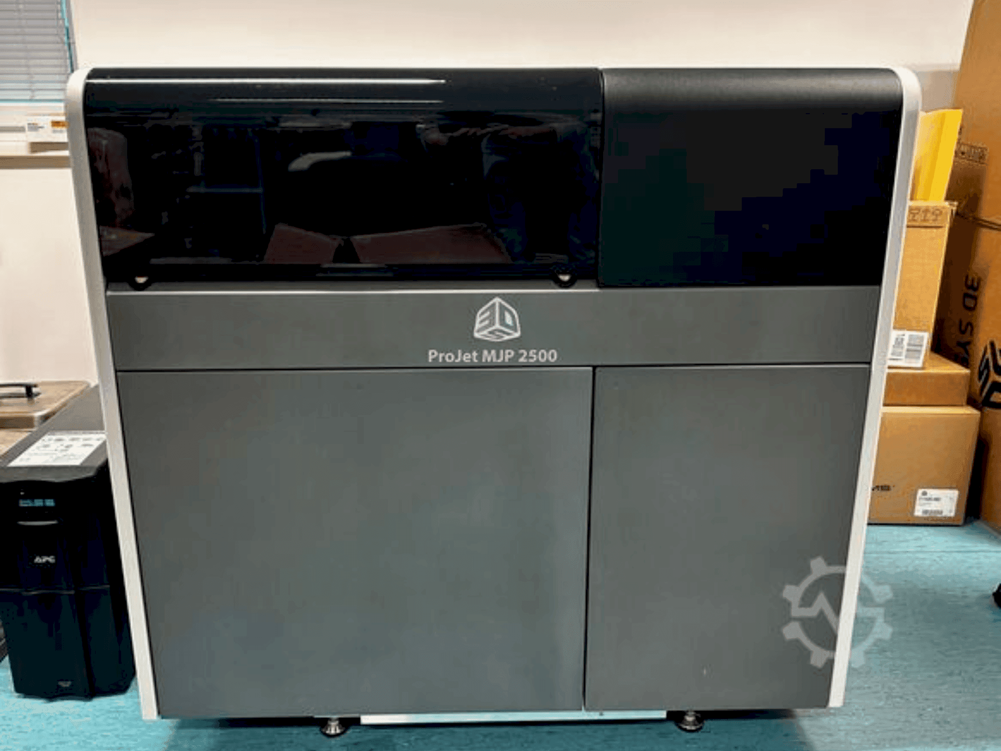 Front view of 3DSYSTEMS projet 2500 plus machine