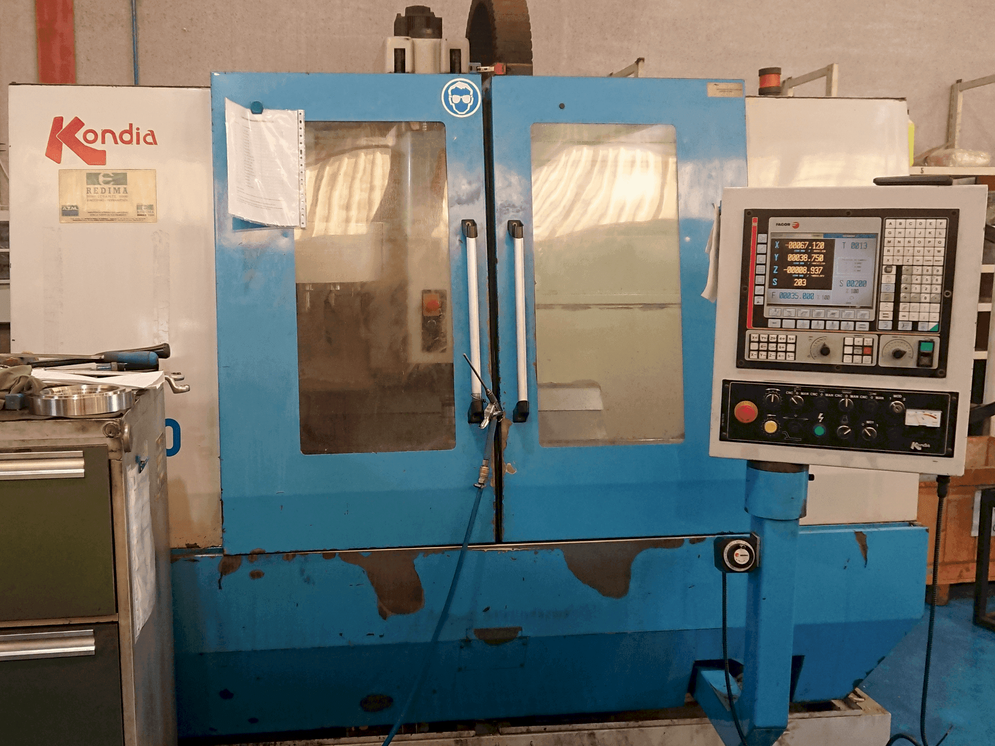 Front view of KONDIA B-1050 machine