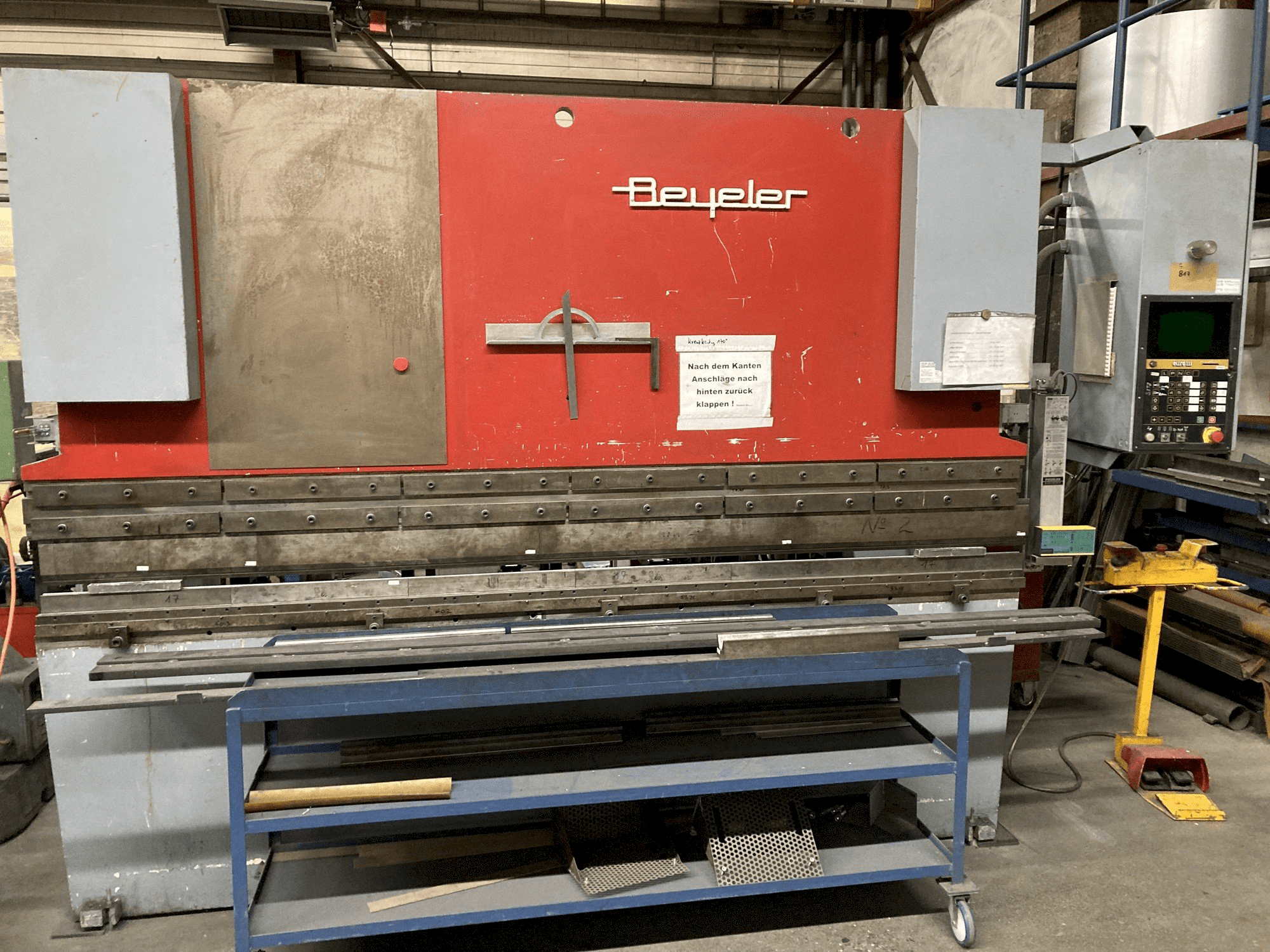 Front view of BEYELER M3 machine