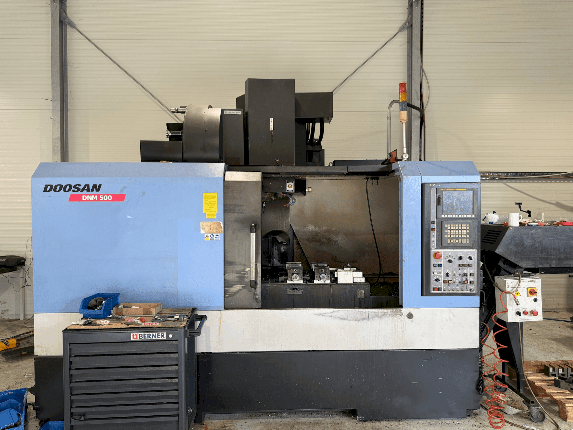 Front view of DOOSAN DNM 500 machine