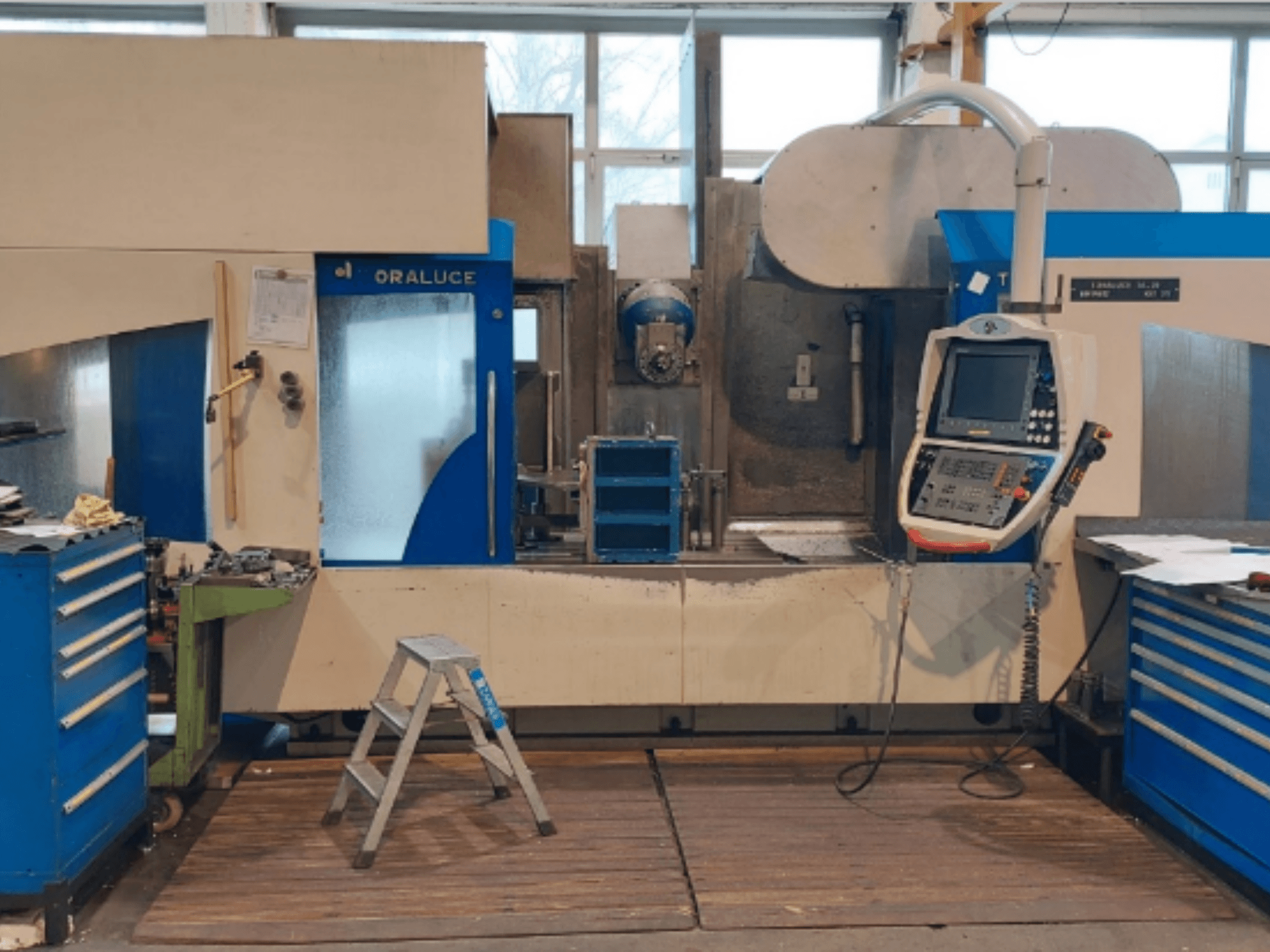 Bed type milling machine Soraluce TA-20 in a workshop, showing front view, control panel, and work area.