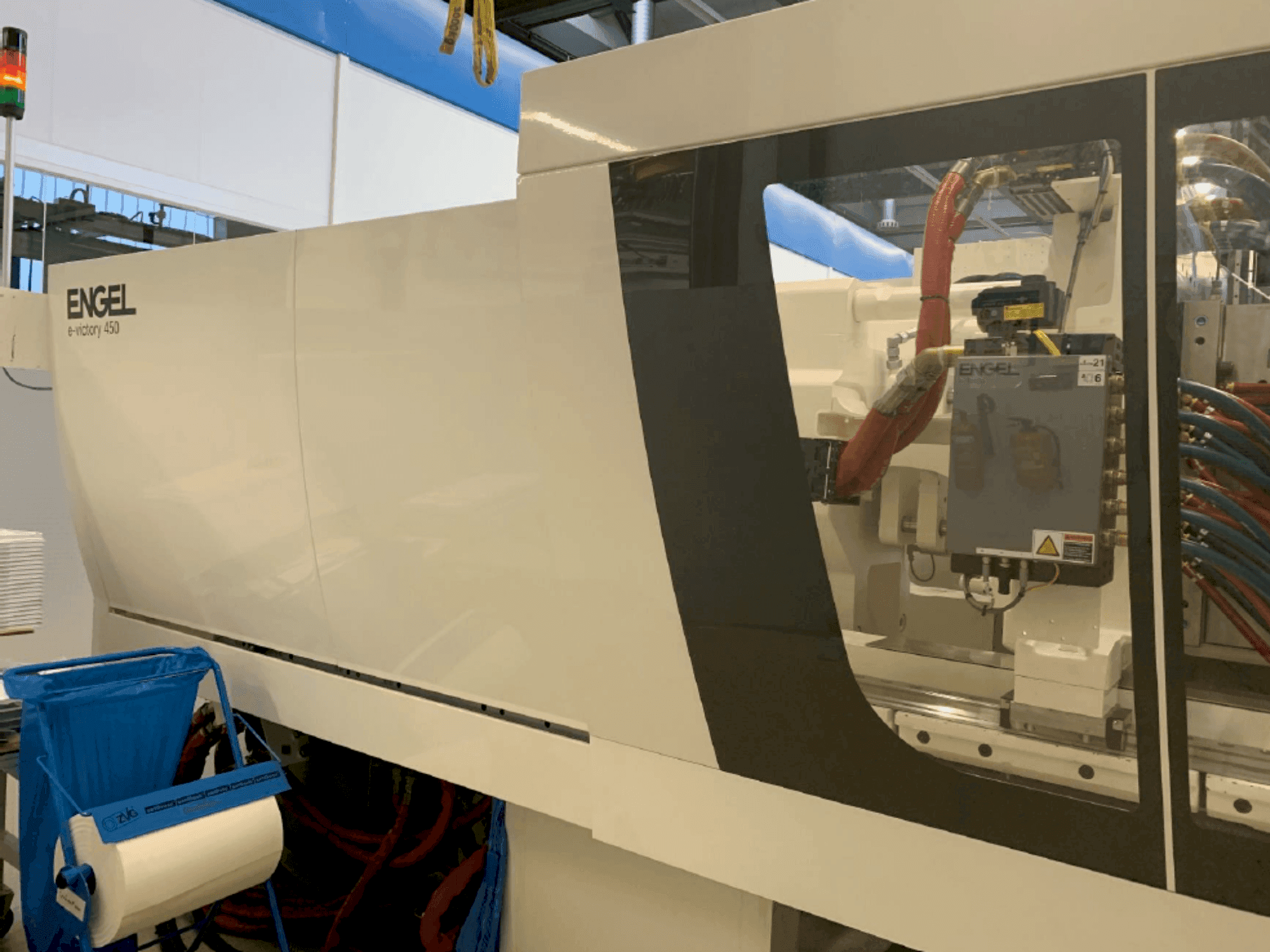 Front view of Engel e-Victory 740/450 US machine