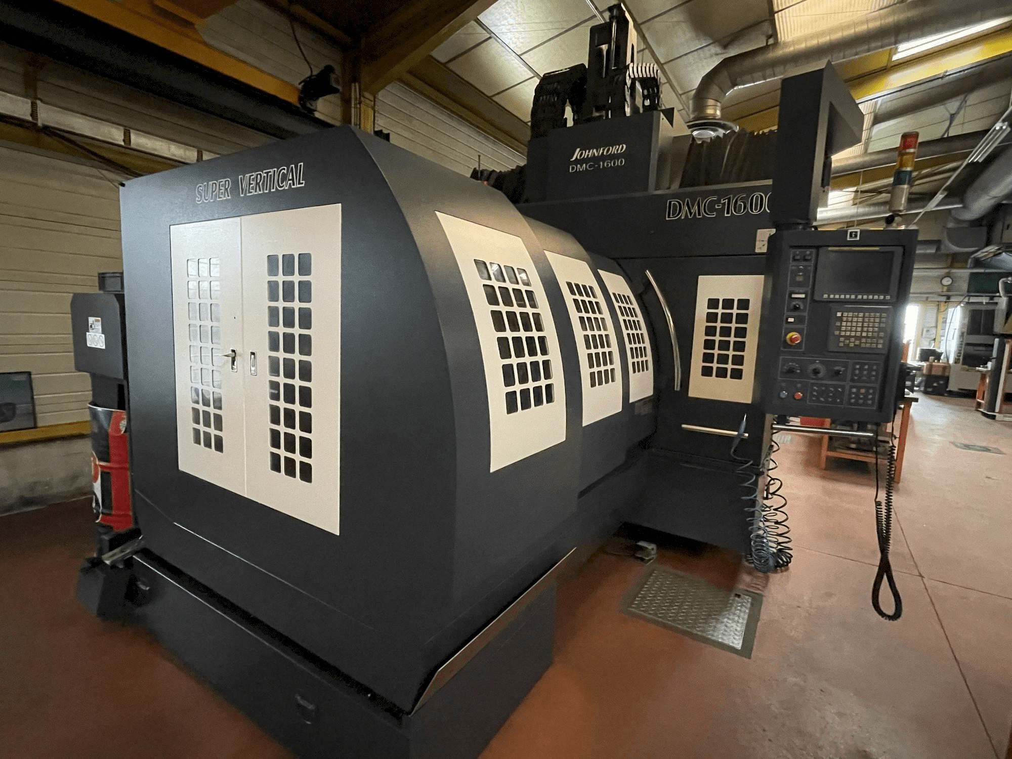 Left view of Johnford DMC 1600 machine