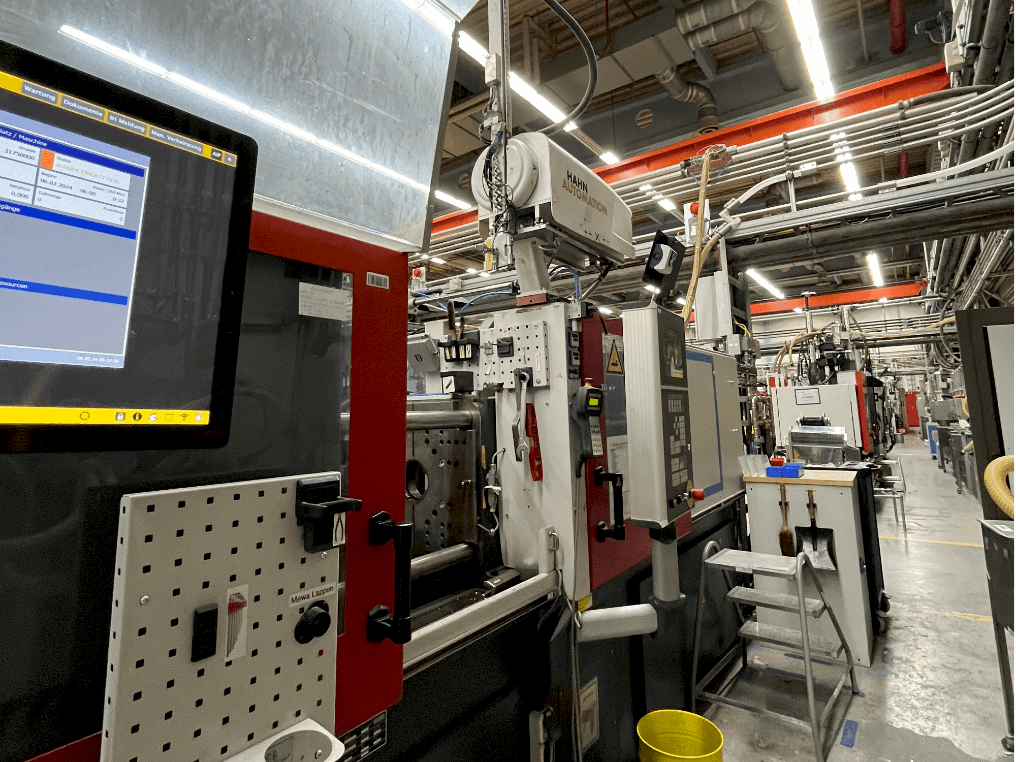 Left side view of FERROMATIK EE 75 machine