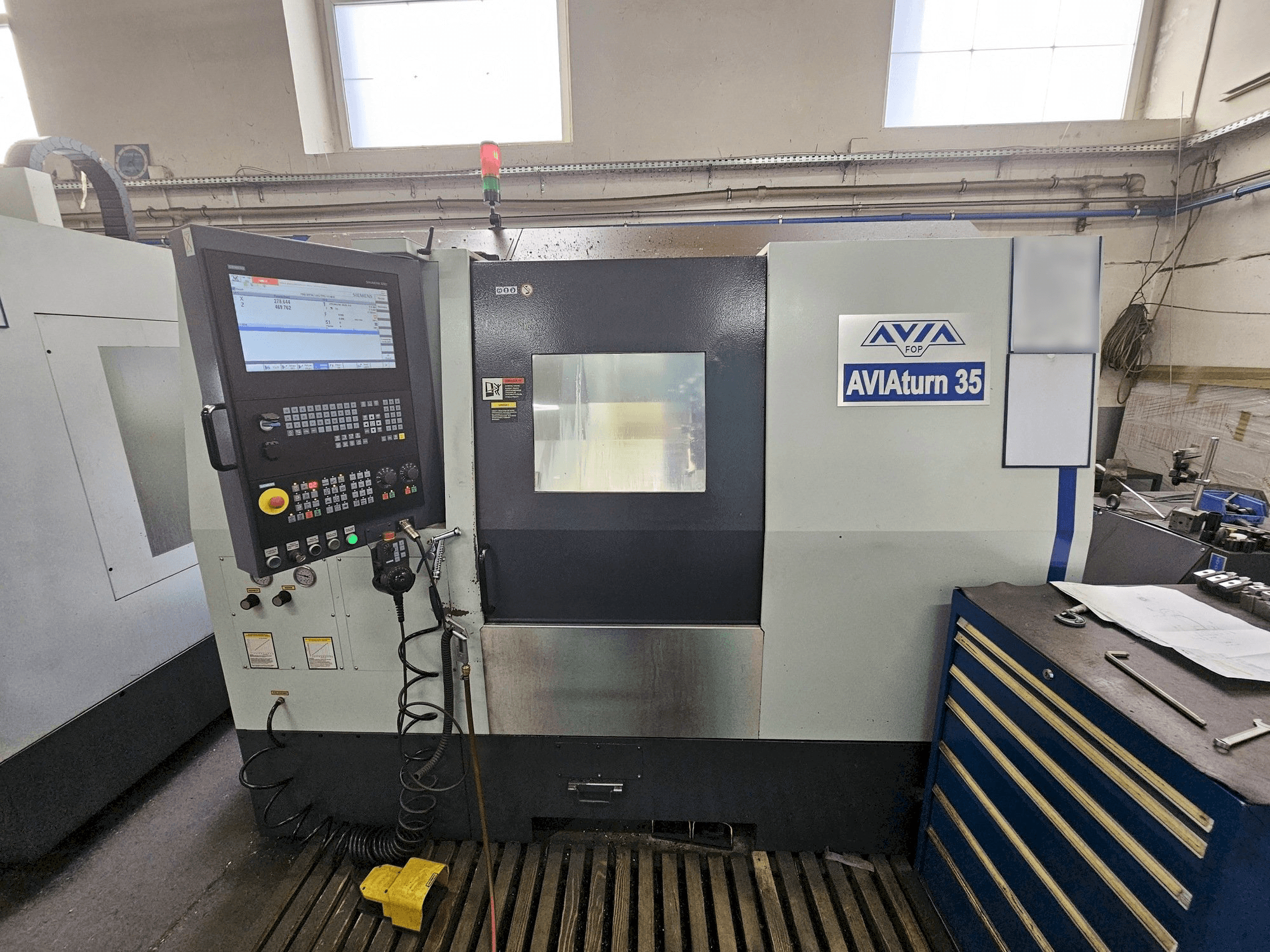 Front view of Avia AVIAturn 35 machine