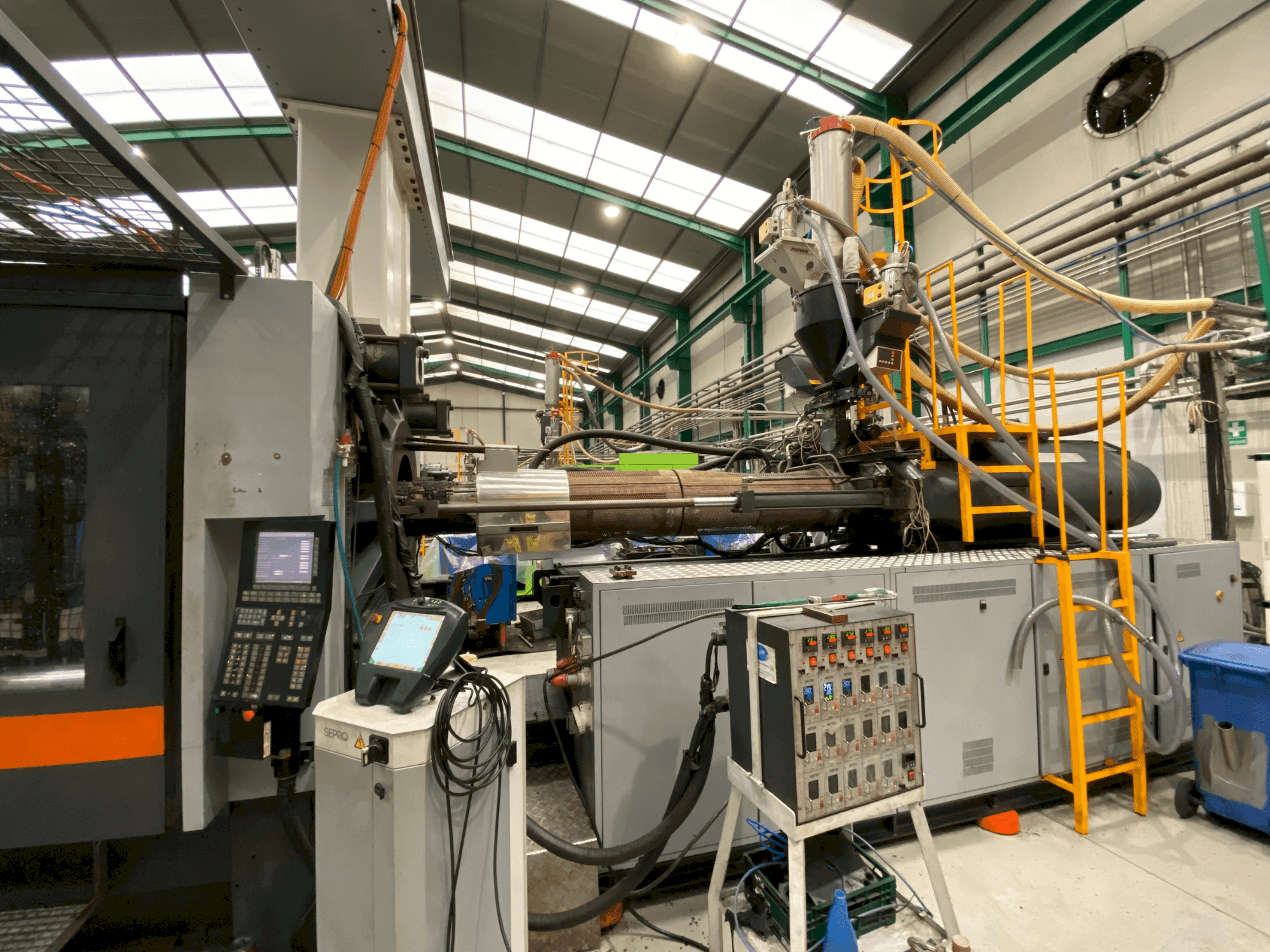 Front view of SANDRETTO MEGA TES 8200 machine