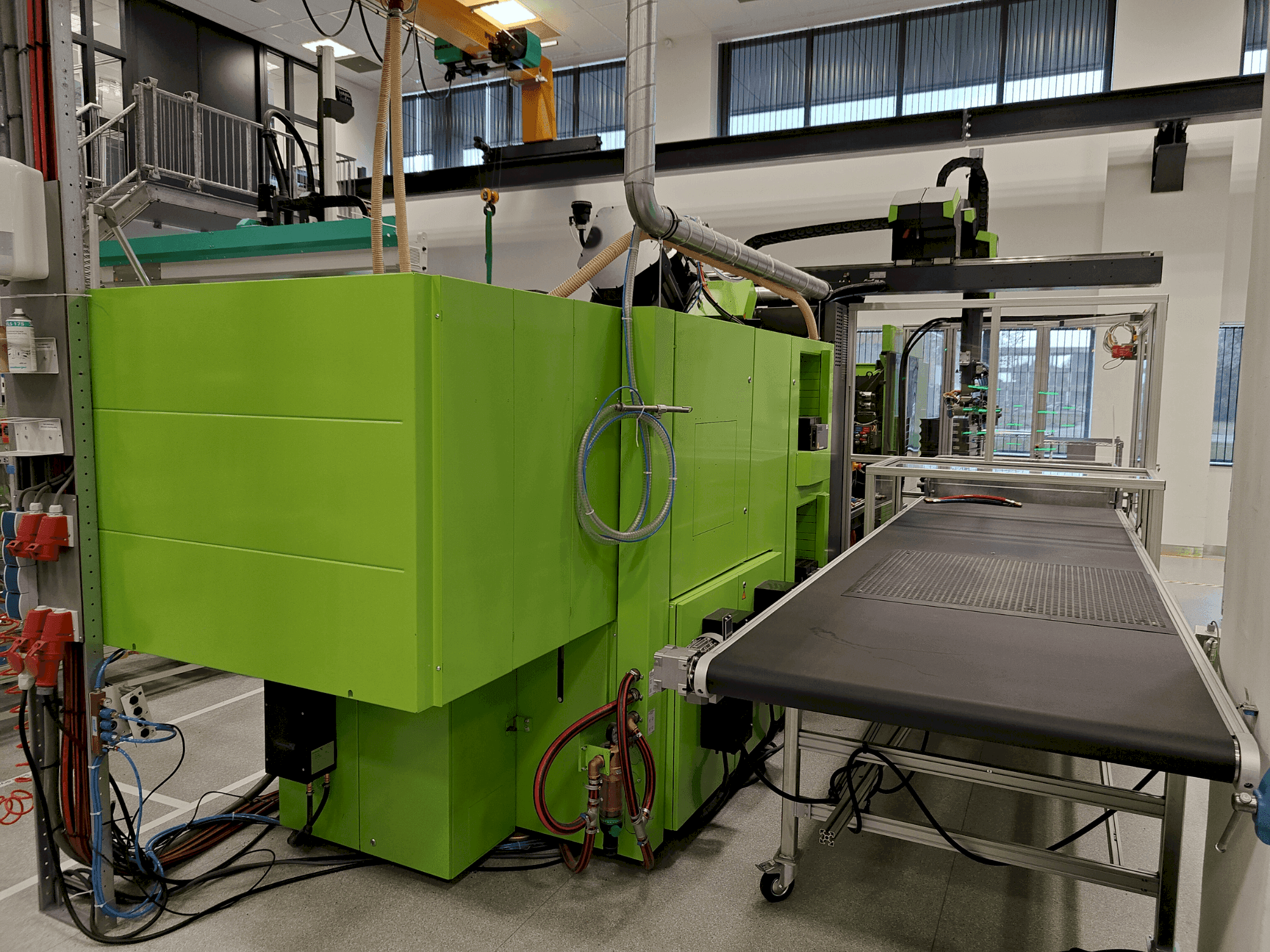 Front view of Engel e-victory 740H/50W/220 combi + Viper 20 machine