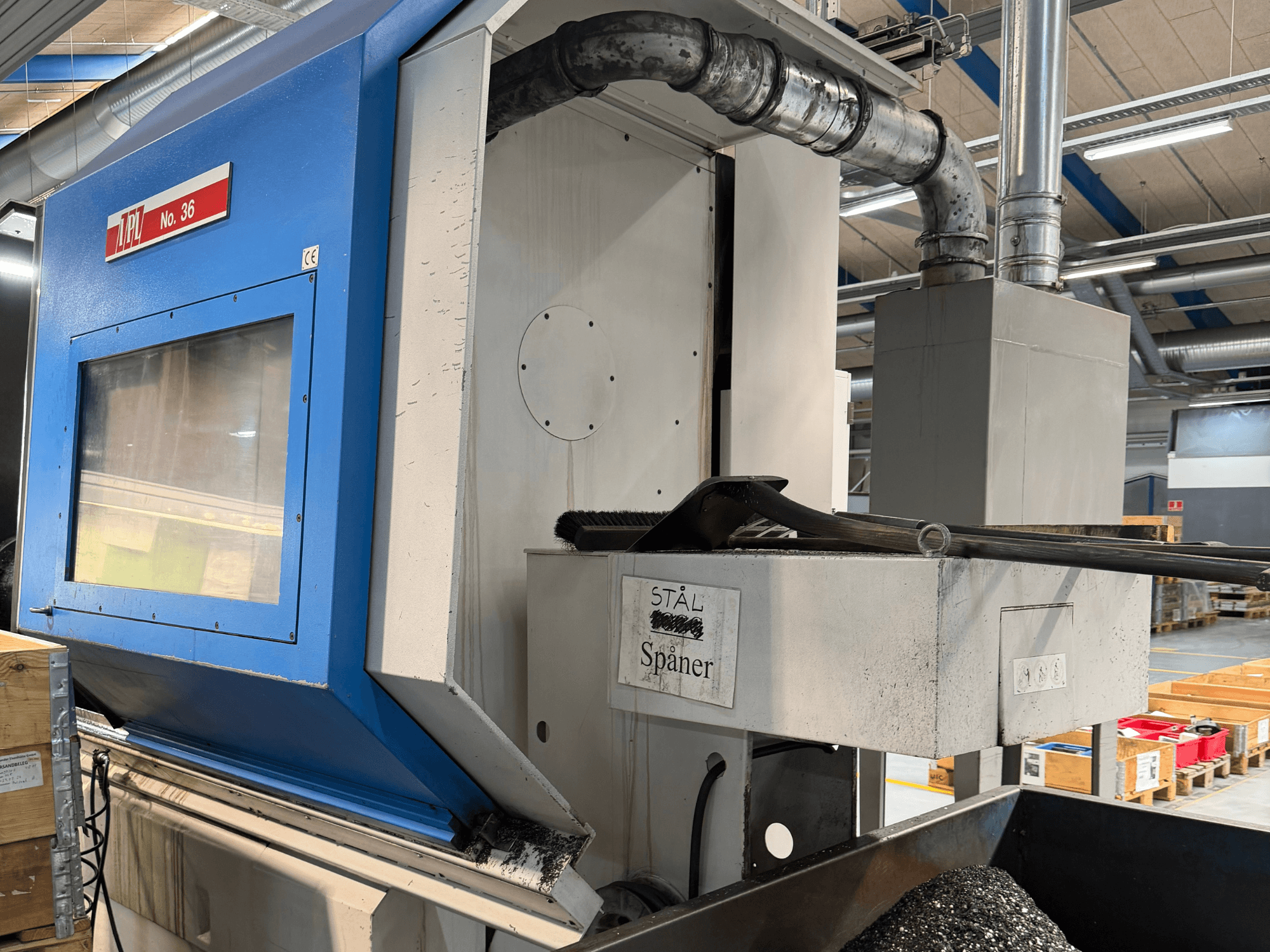 Horizontal turning machine, BOEHRINGER VDF 400 CM, side view showing control panel and material collection area.