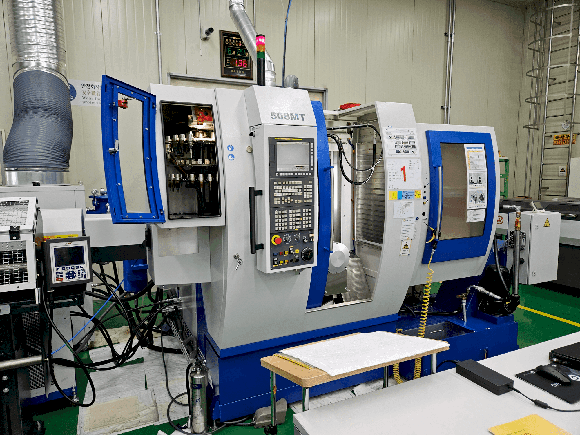 Front view of WILLEMIN-MACODEL 508MT machine