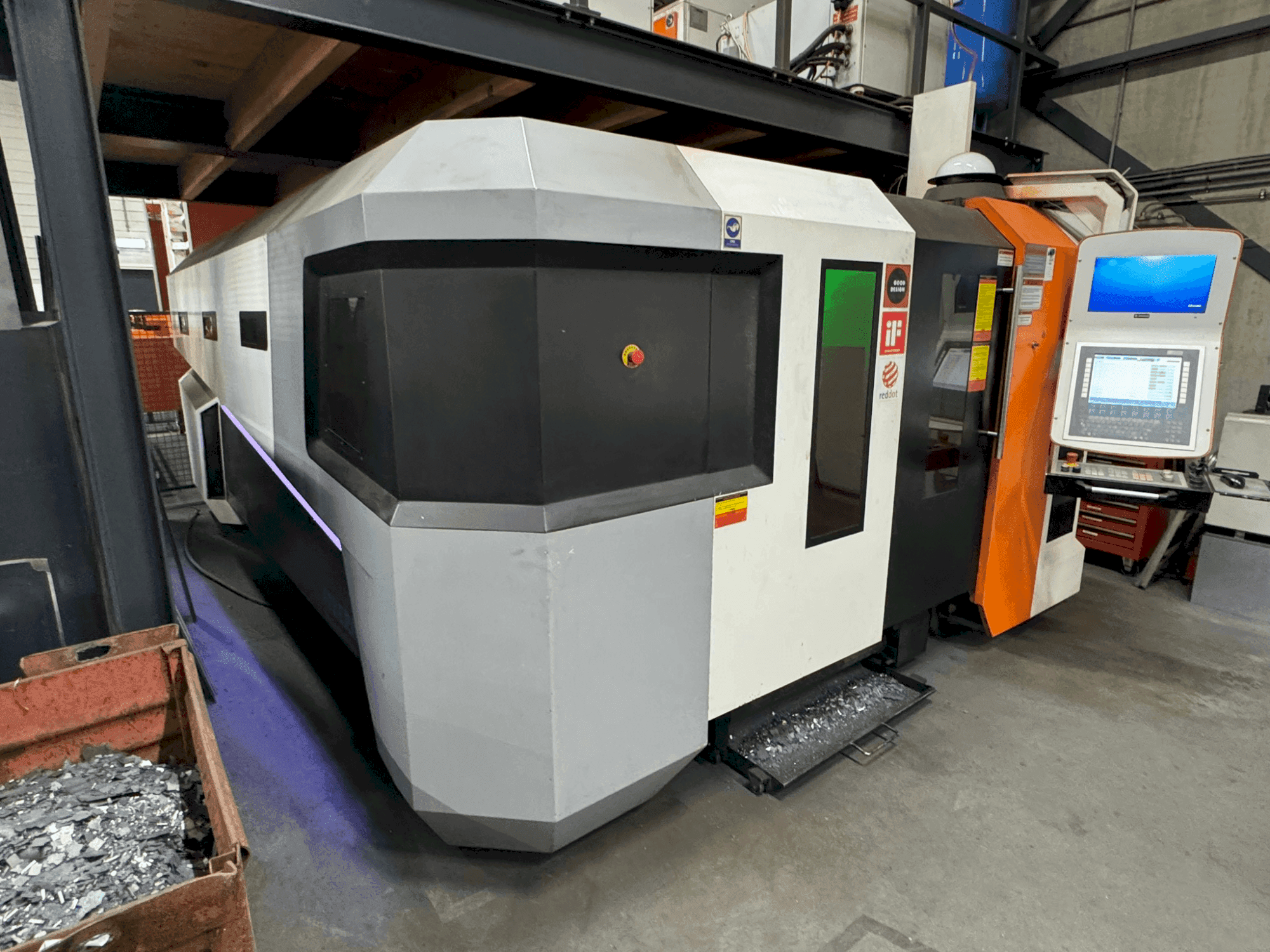 Front view of ERMAKSAN Fibermak Momentum Gen-3 4,0,kW machine