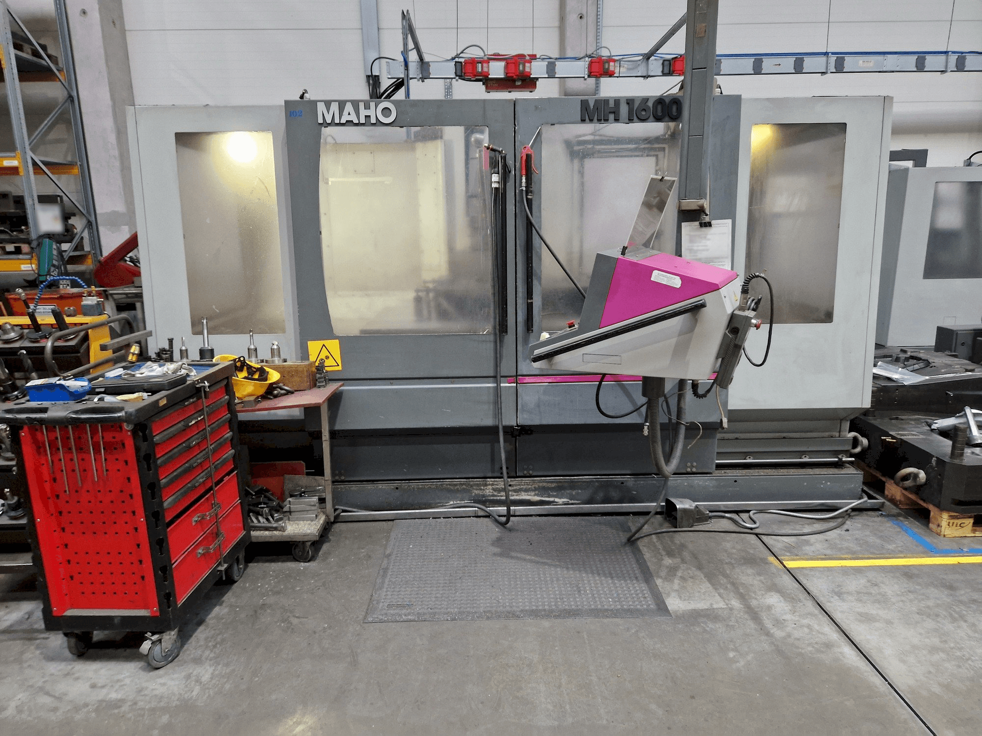 Front view of Maho MH 1600 W machine