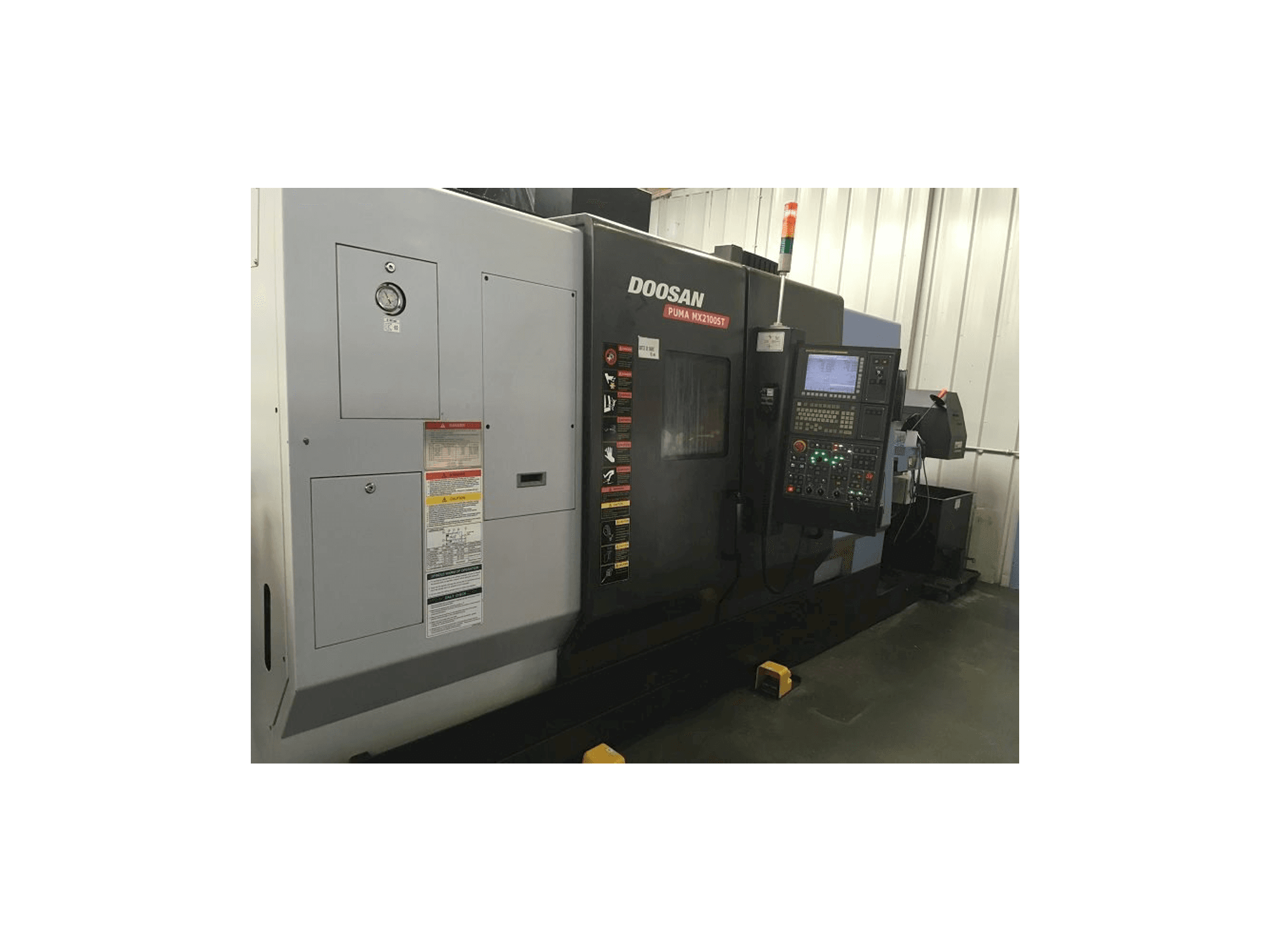 Front view of Doosan Puma MX 2100 ST machine