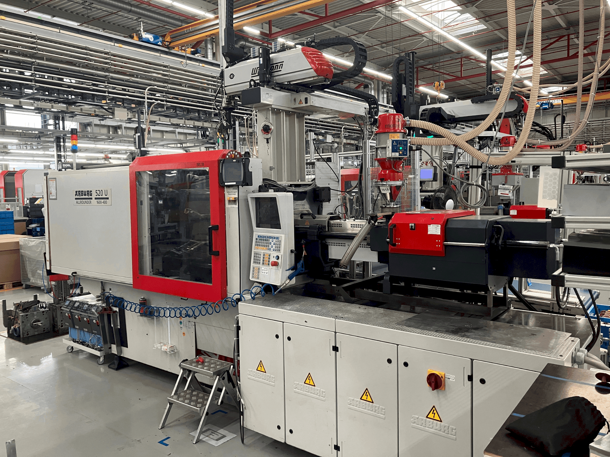 Front view of Arburg Allrounder 520 U 1600-400 machine