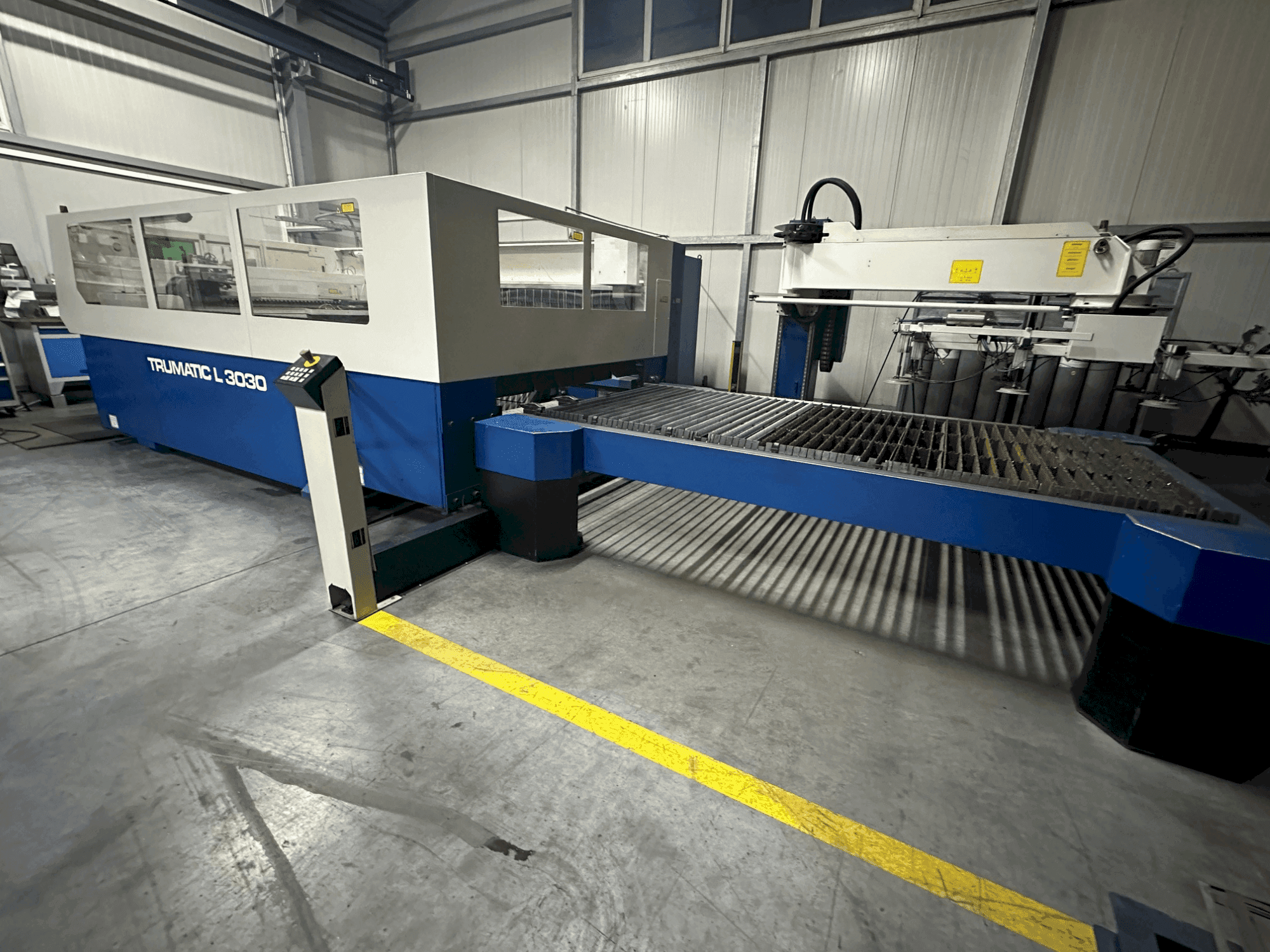 Front view of TRUMPF LoadMaster machine