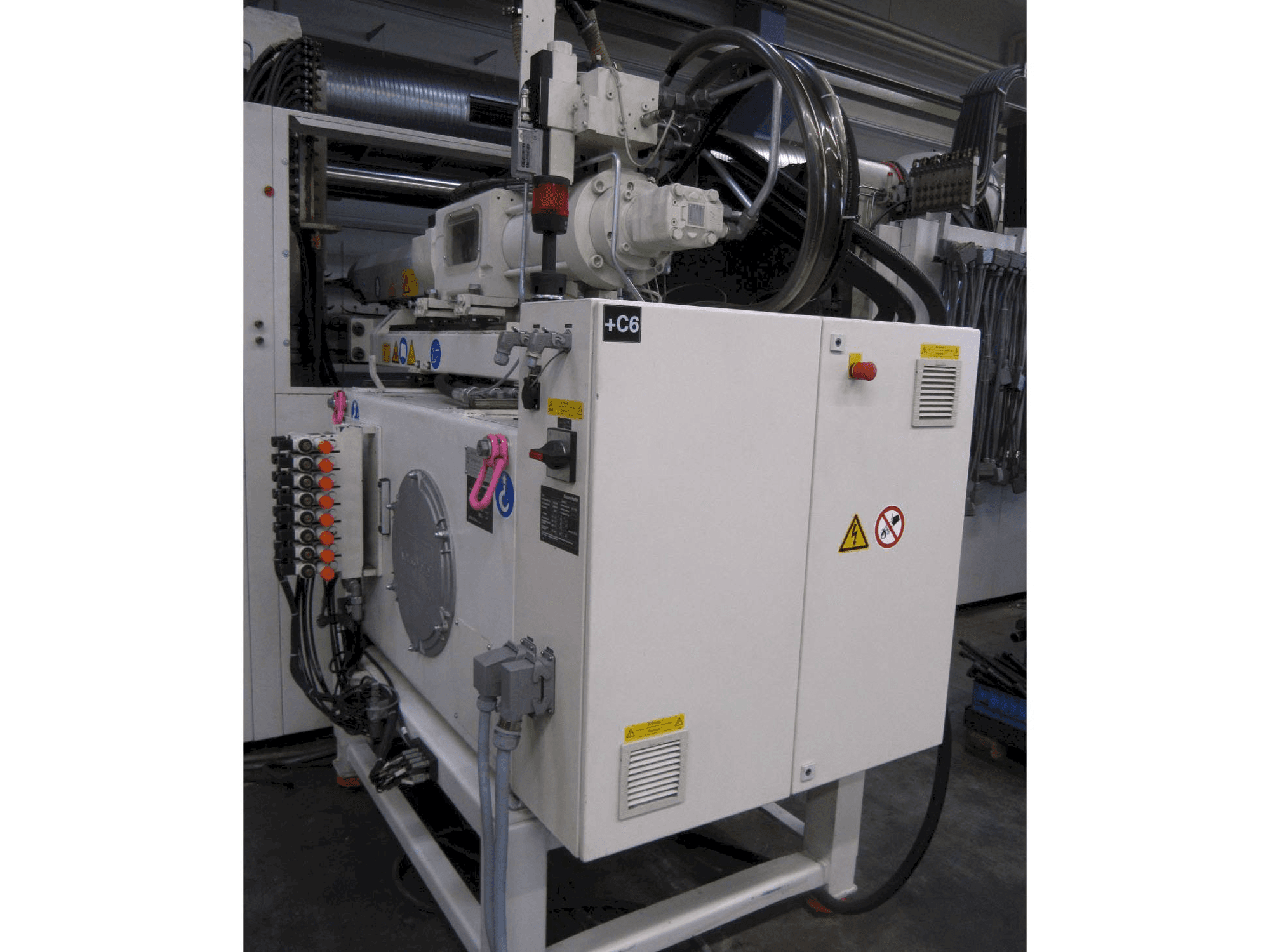 Front view of Krauss Maffei 750 BO L machine