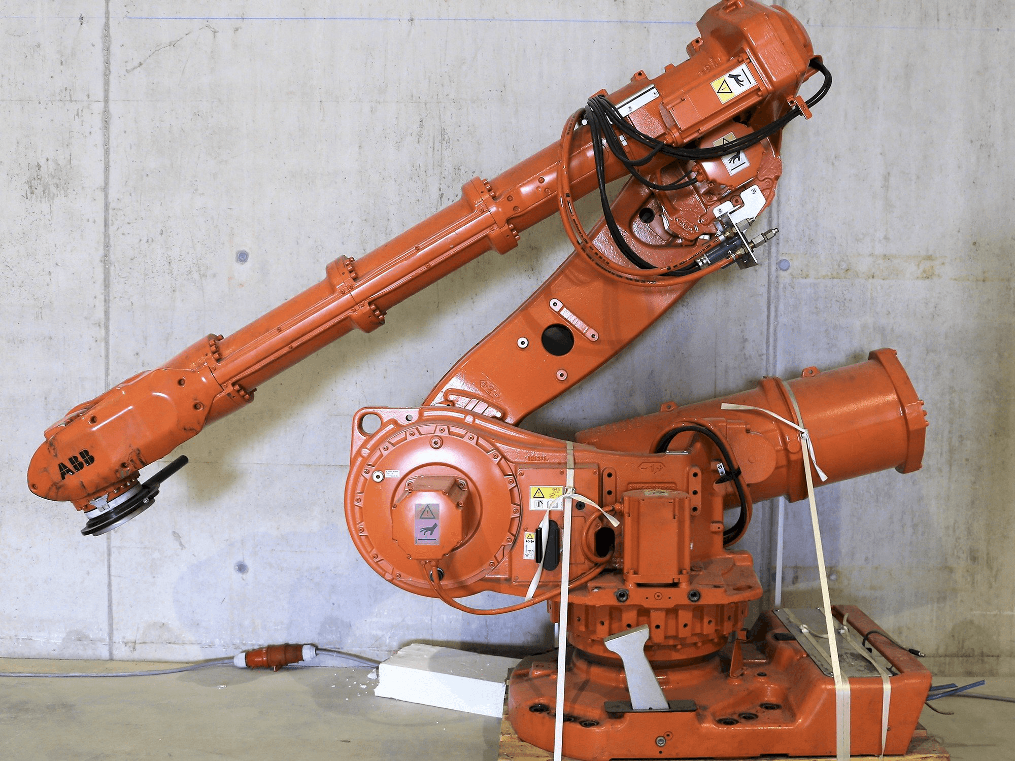 Front view of ABB 6650 Machine