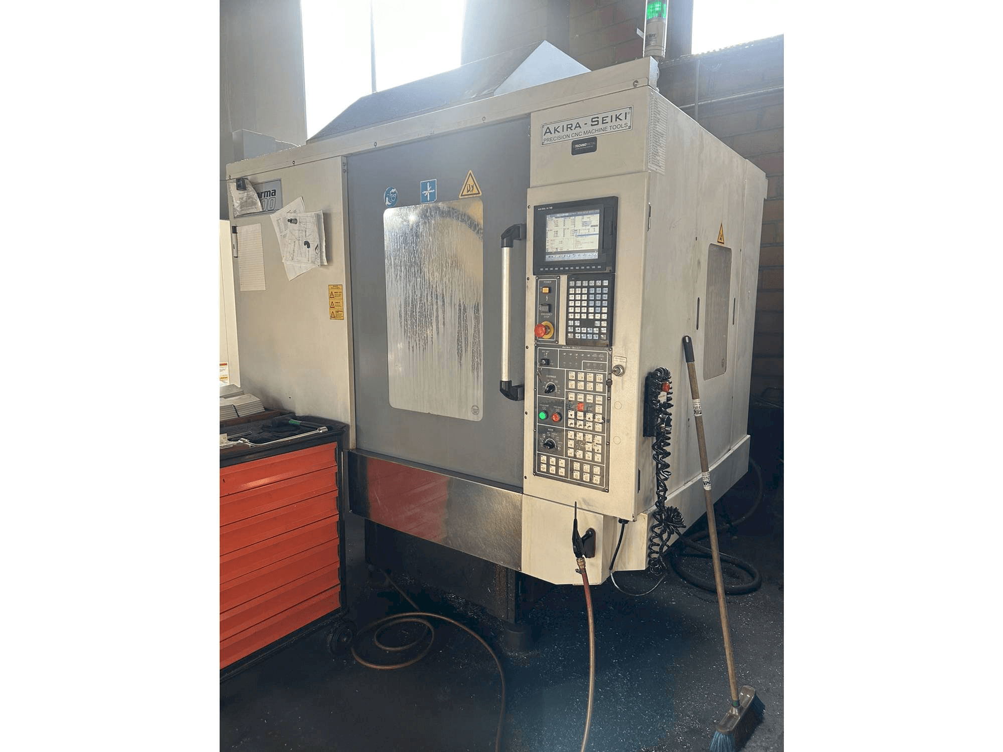 Front view of Akira Seiki PC700 machine