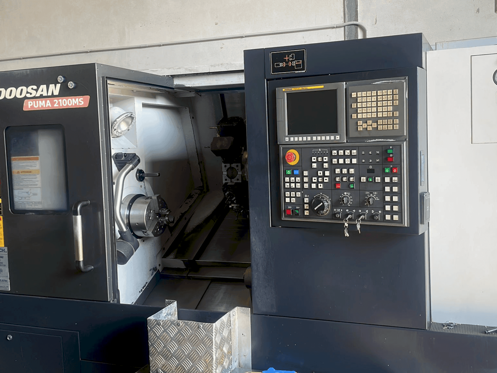 Front view of DOOSAN PUMA 2100MS machine