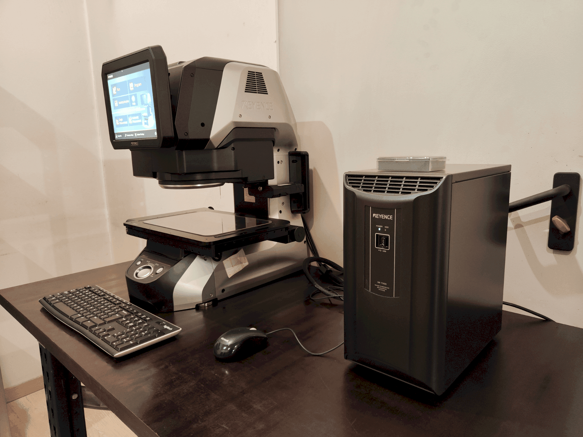 Front view of KEYENCE IM-7030T machine