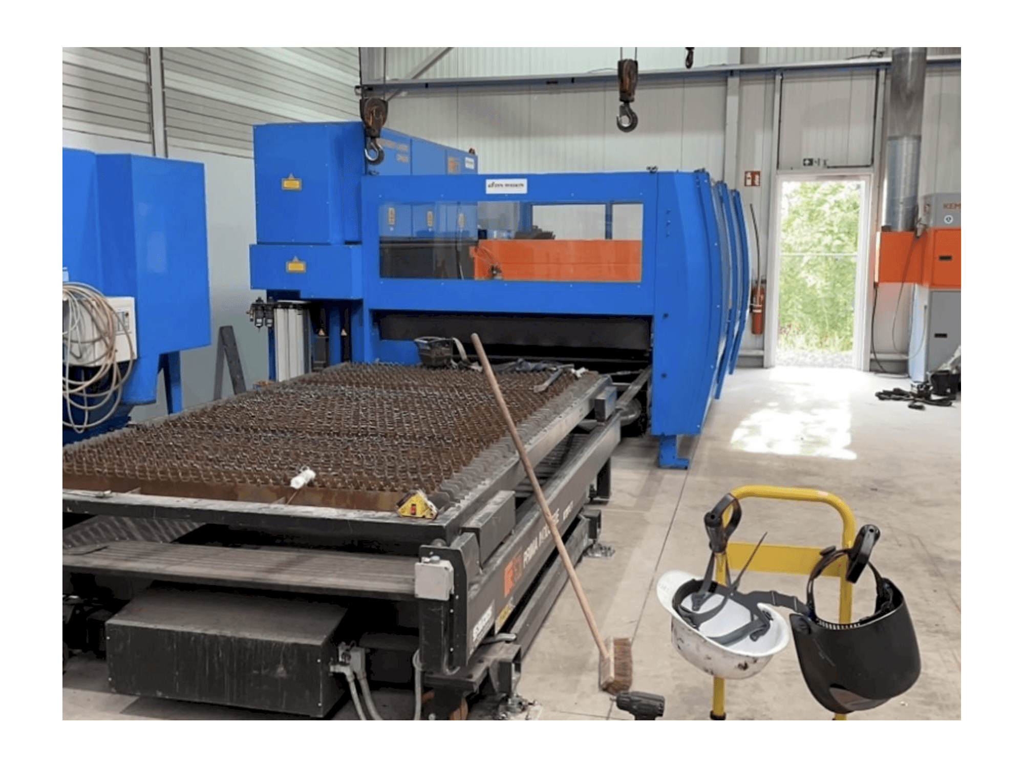 Front view of Prima Industrie Platino 1530 machine