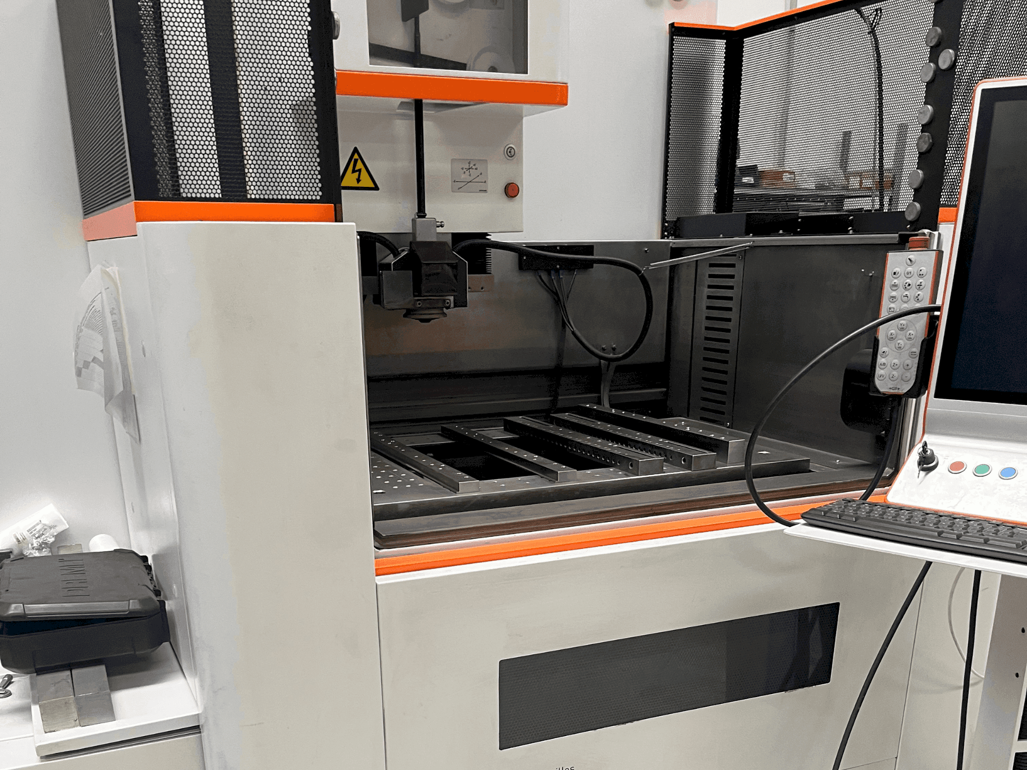 Front view of AgieCharmilles CUT E 600 machine