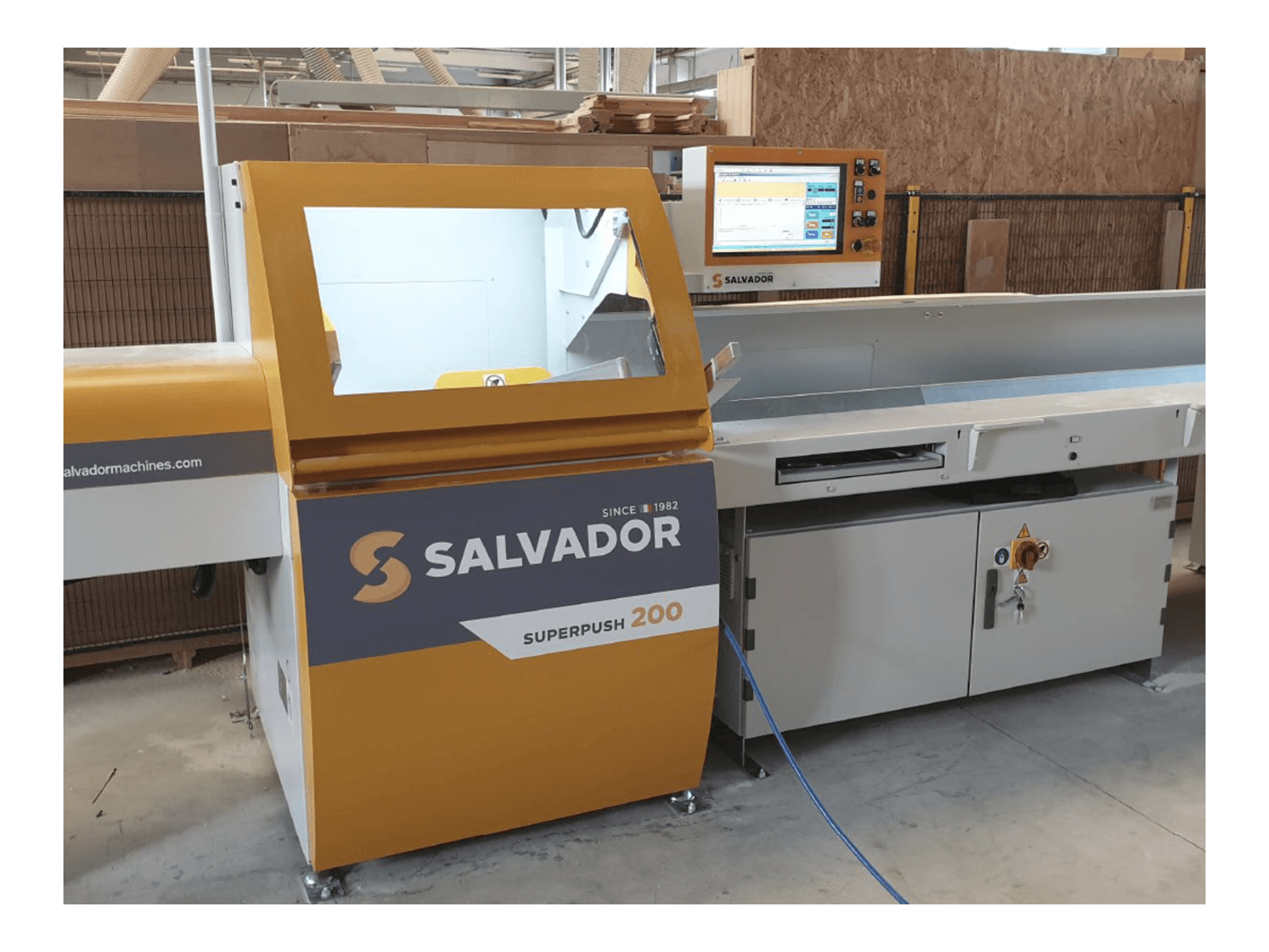 Front view of SALVADOR Superpush 200 machine