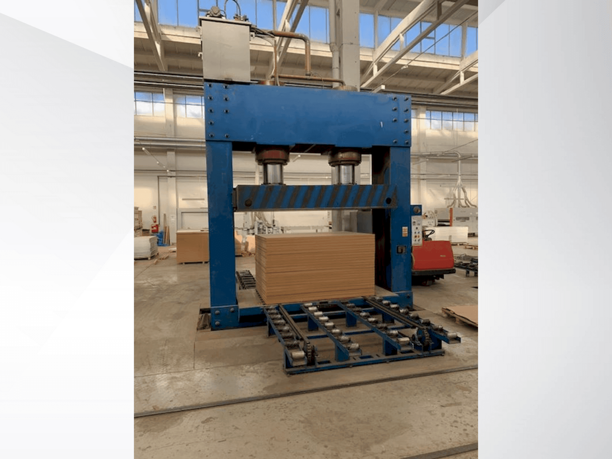 Front view of LINYI JIANZHONG WOOD MACIHNERY JJC-CP machine